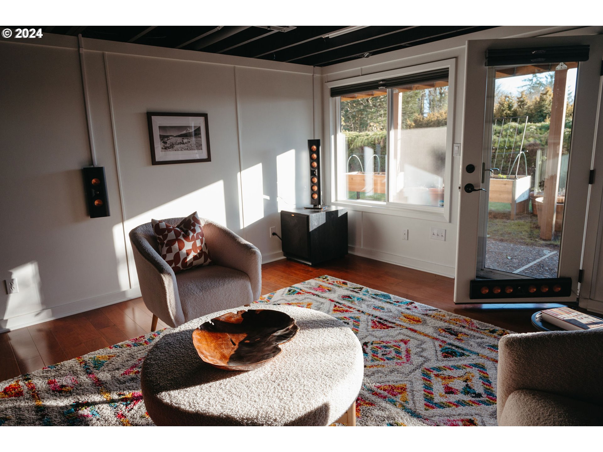 811 Northwest Skyline Crest Road Portland, OR 97229 - Photo 21 of 45 a living room with furniture and a window