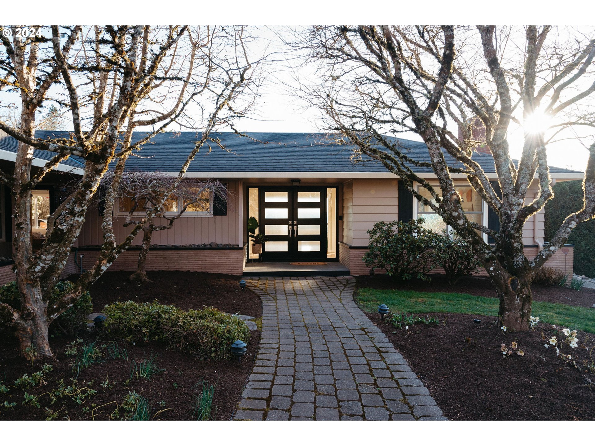 811 Northwest Skyline Crest Road Portland, OR 97229 - Photo 3 of 45 a front view of a house with garden