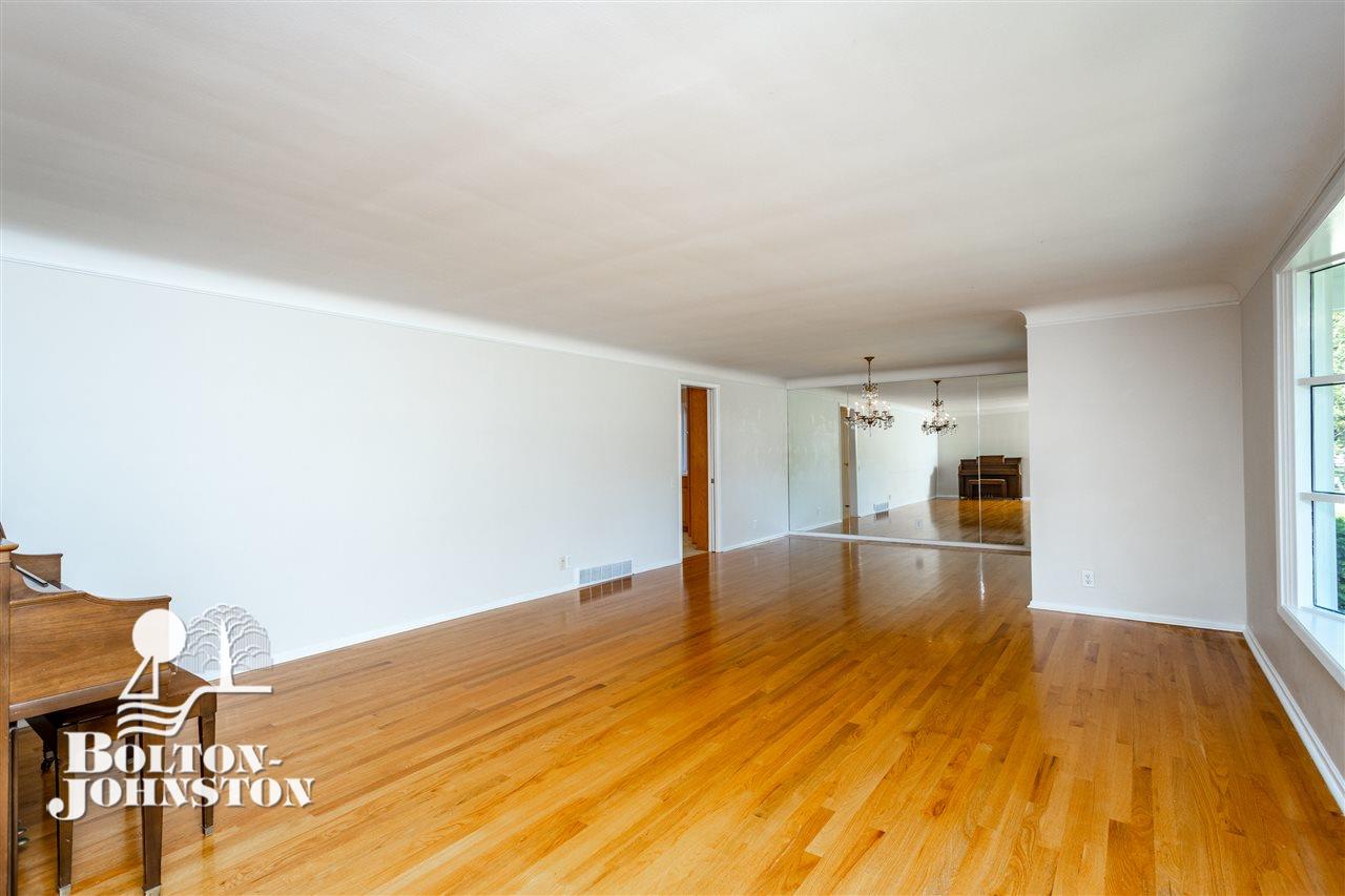 477 Cook Road Grosse Pointe, MI 48236 - Photo 5 of 59 50003003-4.JPG
