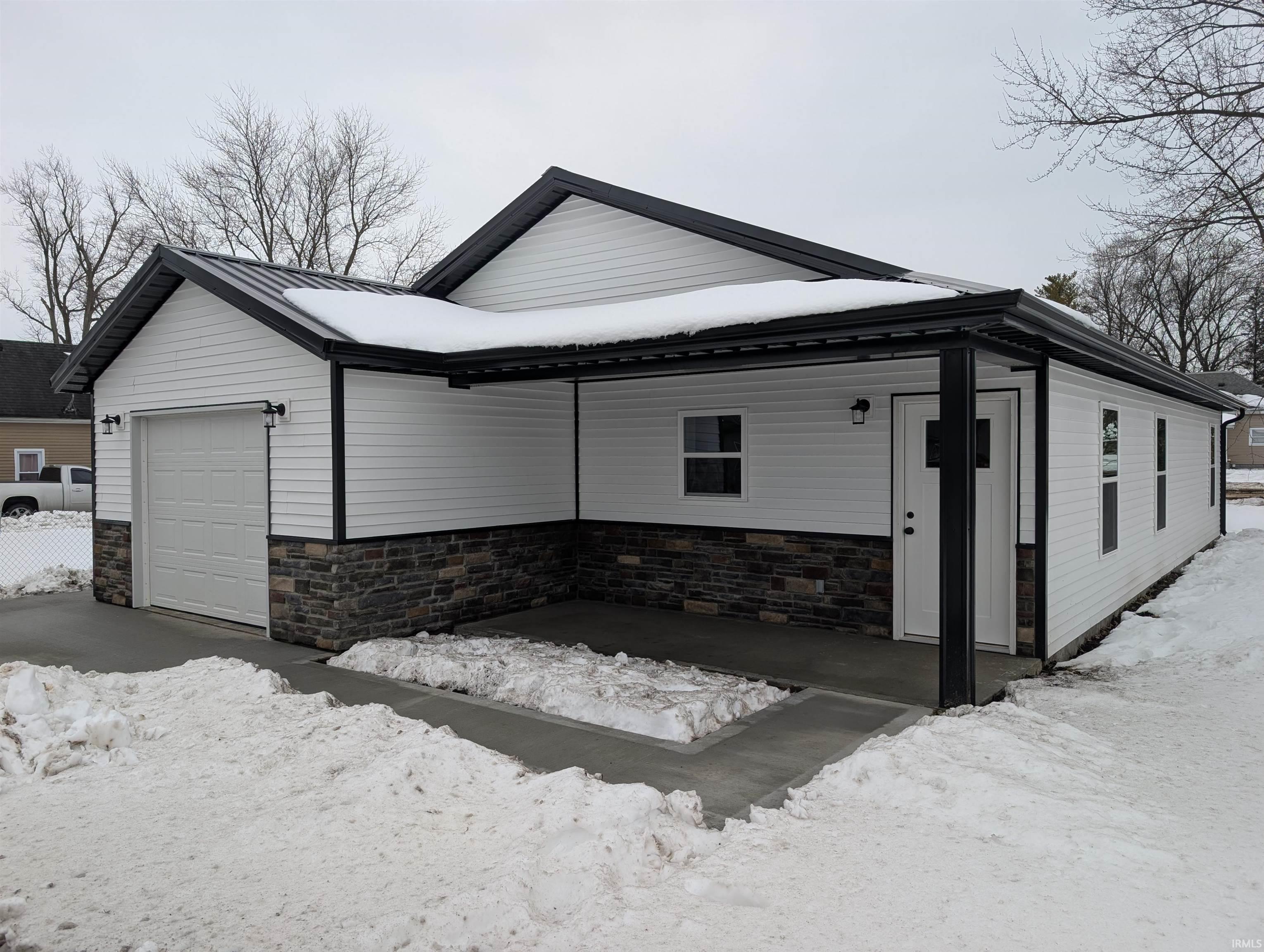 407 Ogdon Street Washington, IN 47501 - Photo 3 of 22