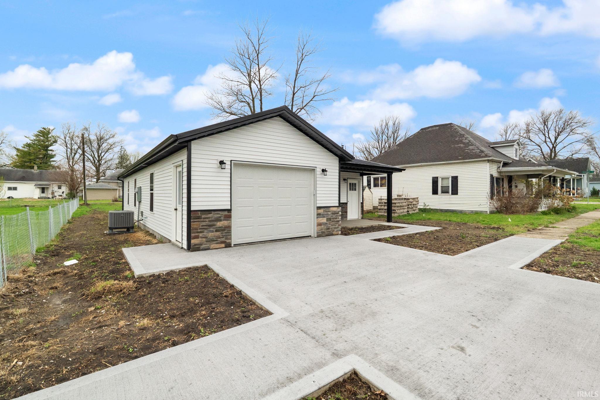 407 Ogdon Street Washington, IN 47501 - Photo 3 of 36