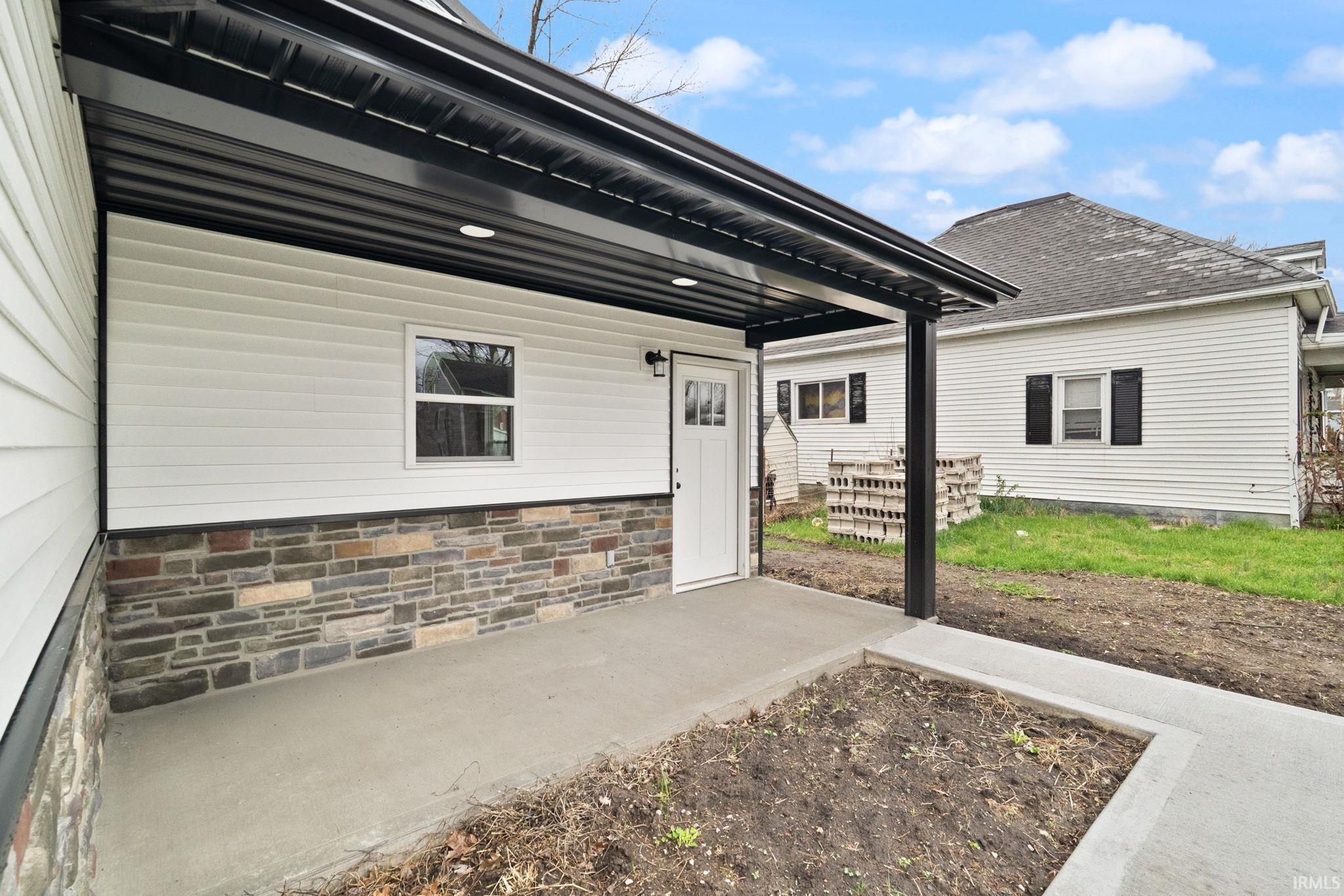 407 Ogdon Street Washington, IN 47501 - Photo 6 of 36