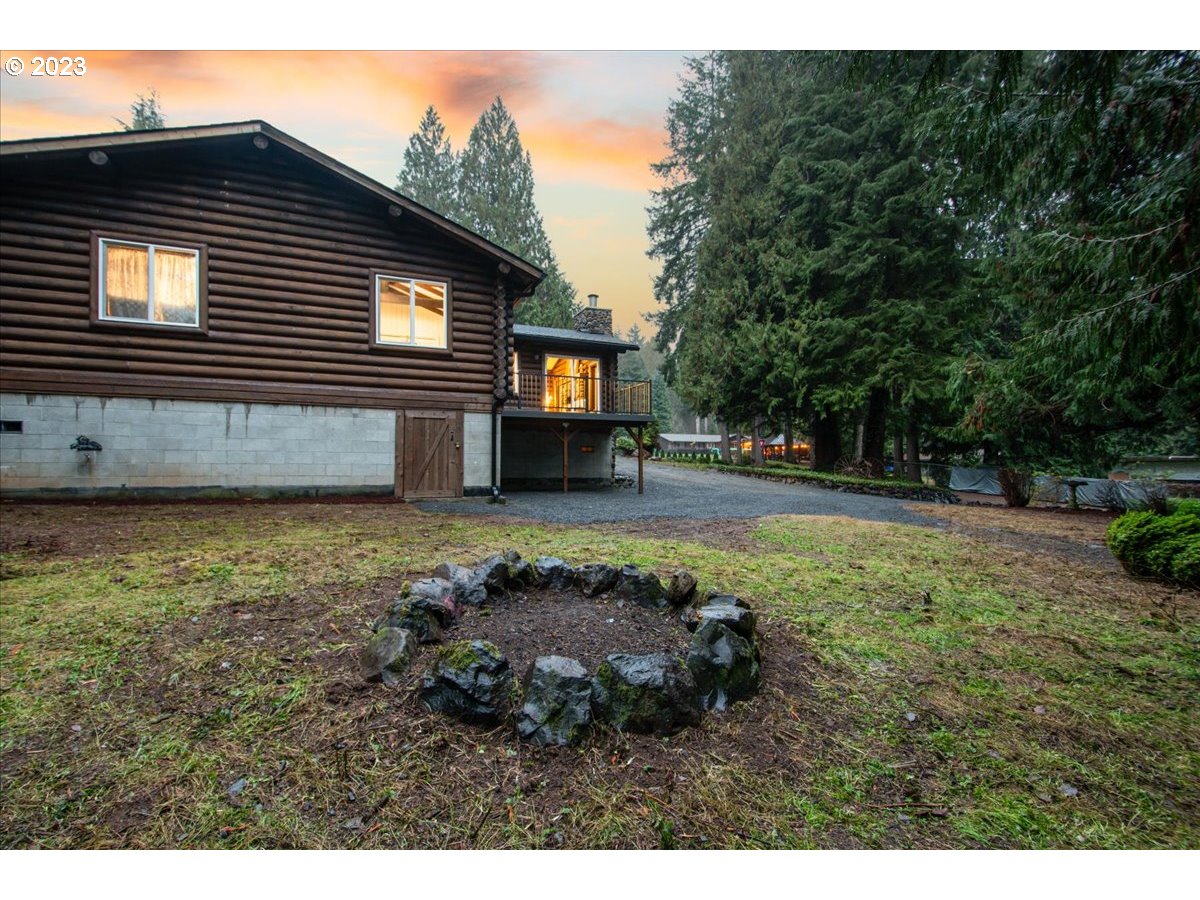 101 Shelley Road Longview, WA 98632 - Photo 28 of 33 a view of a house with backyard and garden