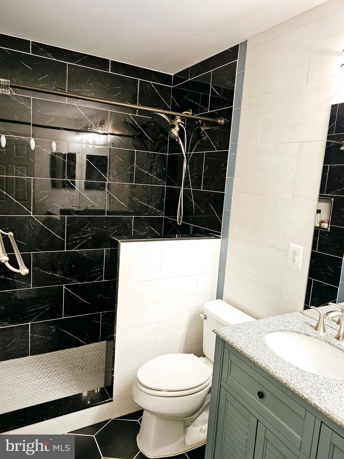 15939 Eagle Feather Drive Woodbridge, VA 22191 - Photo 24 of 39 Upper Level Full Bathroom