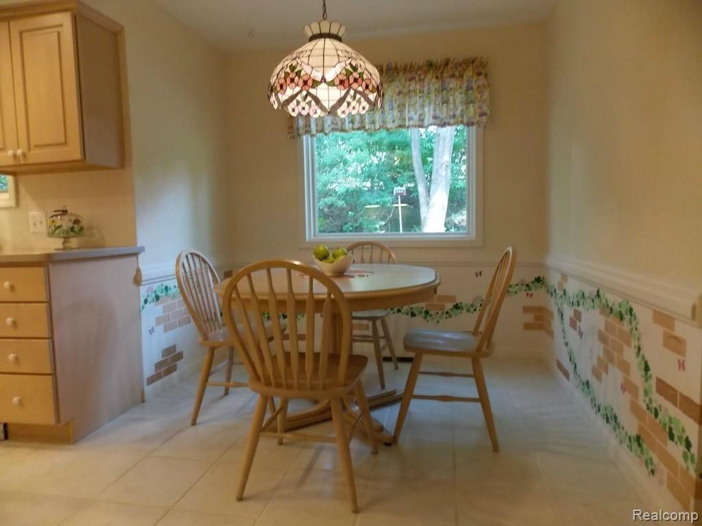 482 Shagbark Drive Rochester, MI 48309 - Photo 14 of 37 DSCN4064.jpg