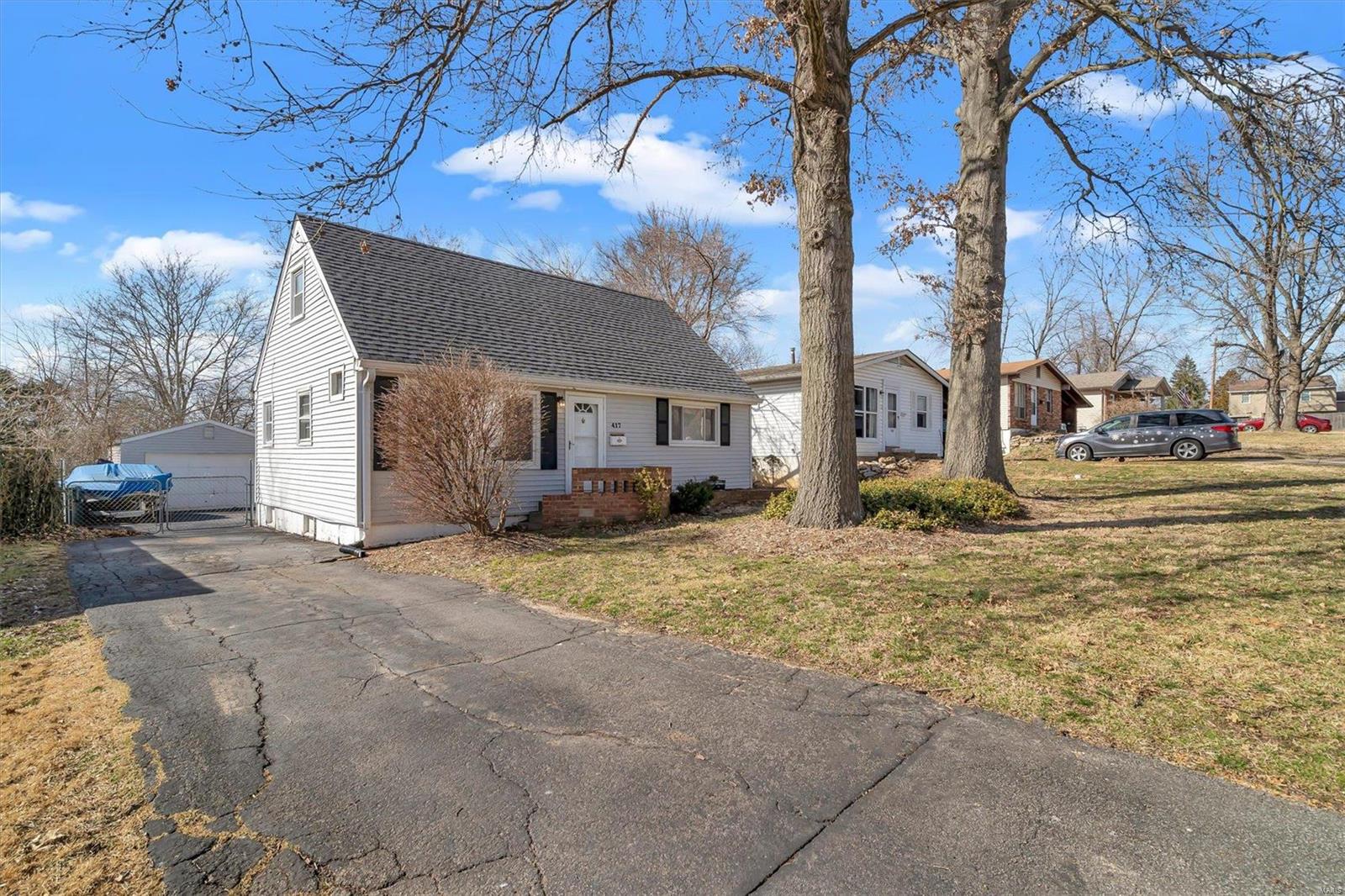 417 Rosedale Terrace Ballwin, MO 63021 - Photo 2 of 20