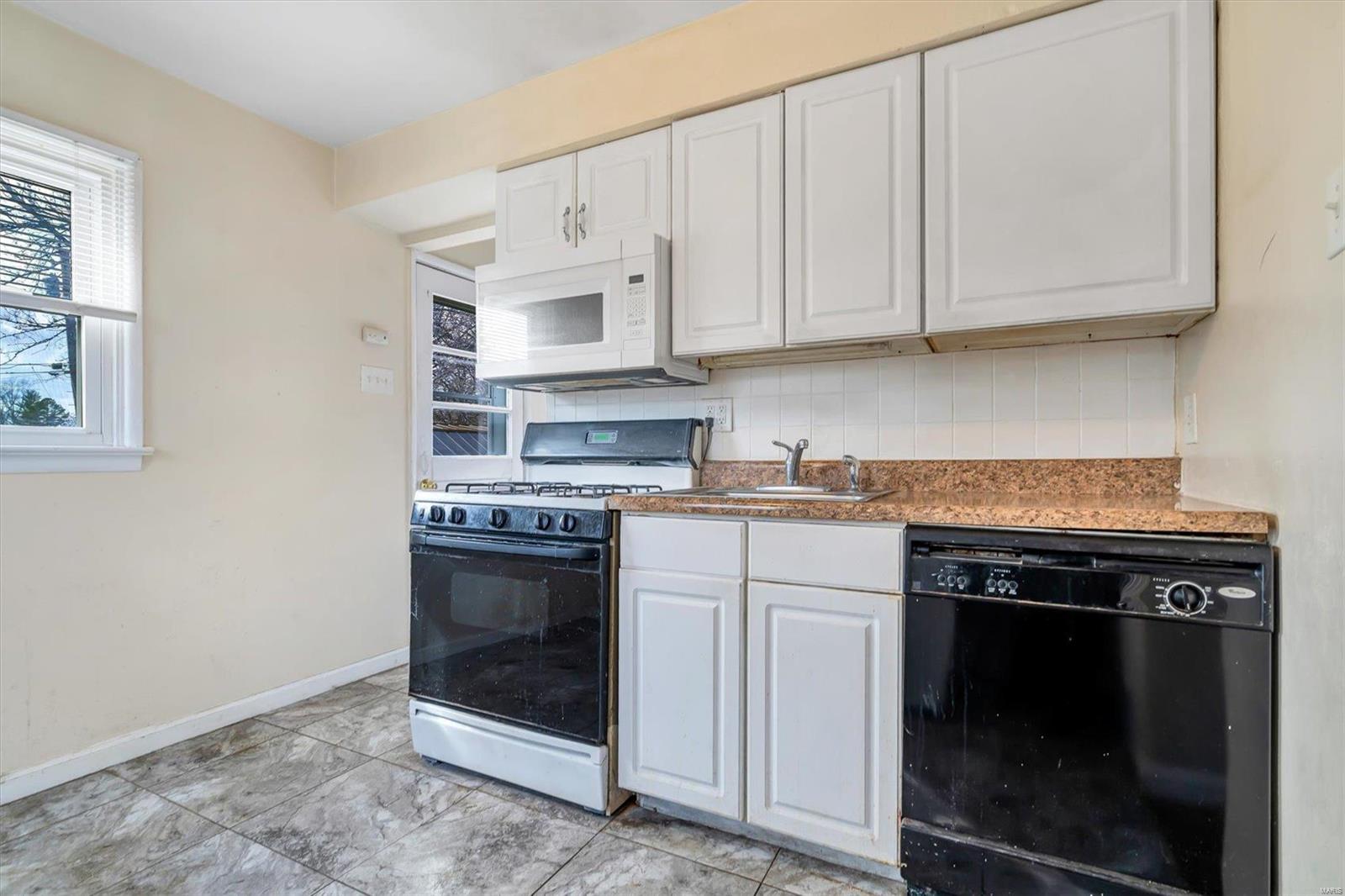 417 Rosedale Terrace Ballwin, MO 63021 - Photo 4 of 20