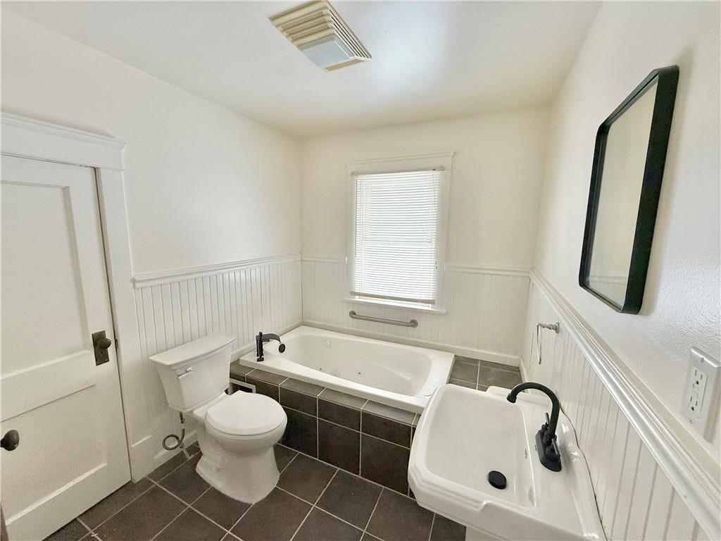 657 North Street Meadville, PA 16335 - Photo 18 of 21 a bathroom with a toilet sink and bathtub