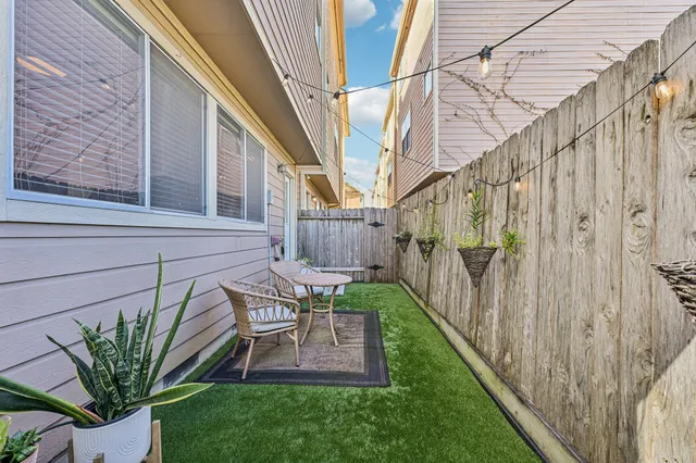 $360,000 | 5806 Kansas Street, Unit D, Houston, TX 77007