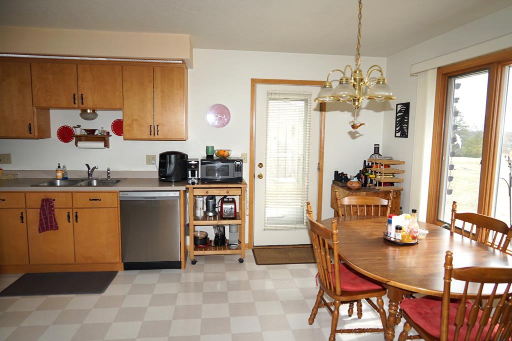 420-424 North Park Road Algoma, WI 54201 - Photo 21 of 34 Another Kitchen view 424