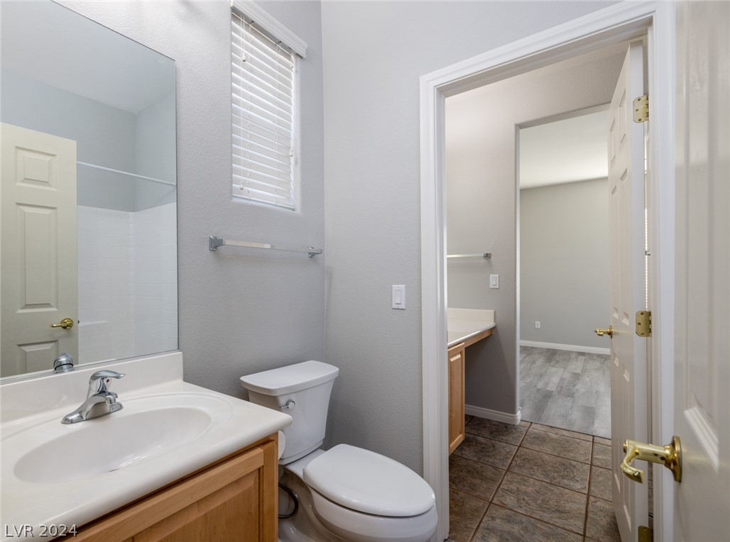 222 Valerian Street Henderson, NV 89015 - Photo 22 of 27 Bathroom 3 - Jack & Jill Bathroom