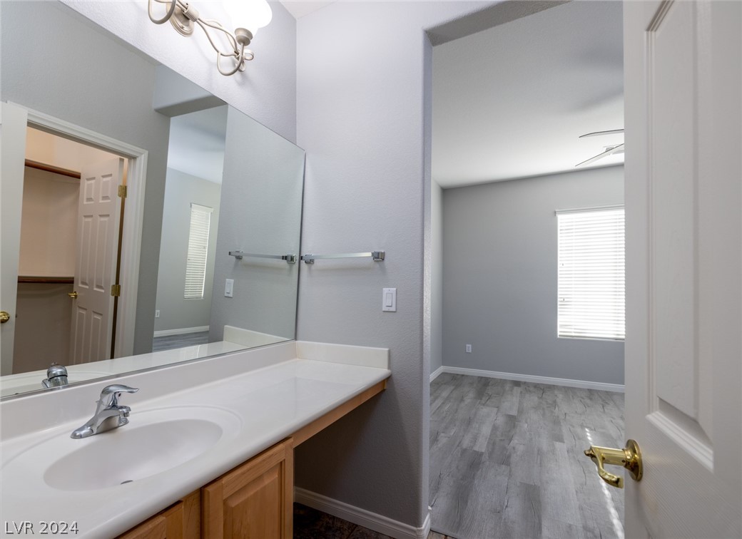 222 Valerian Street Henderson, NV 89015 - Photo 23 of 27 Bathroom 3 - Jack & Jill Bathroom