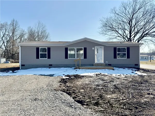 $159,900 | 1211 West York Road, Austin, IN 47102