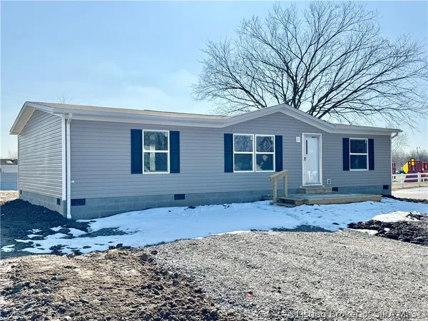 $159,900 | 1211 West York Road, Austin, IN 47102