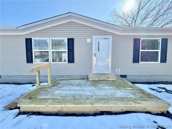 $159,900 | 1211 West York Road, Austin, IN 47102