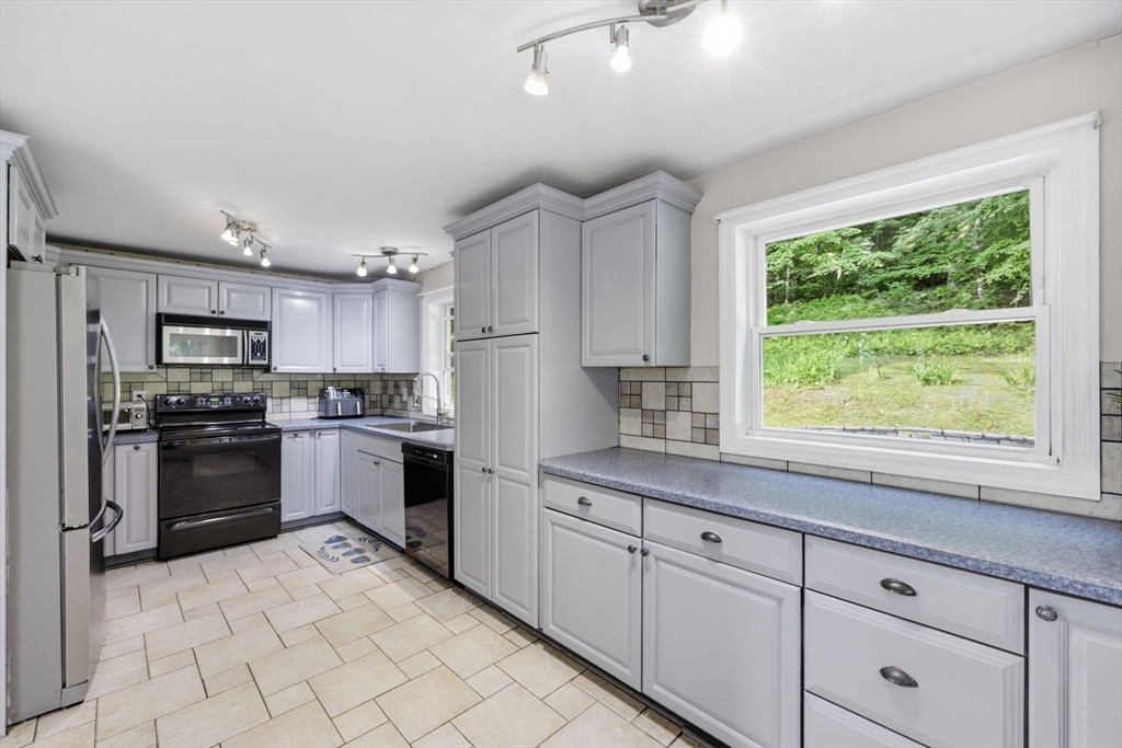 70 High Street Monson, MA 01057 - Photo 11 of 39 Gallery Image 11