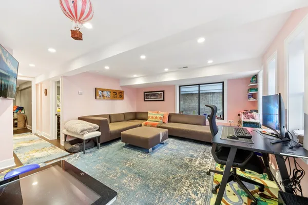 $13,750 | 1717 North Hudson Avenue, Chicago, IL 60614