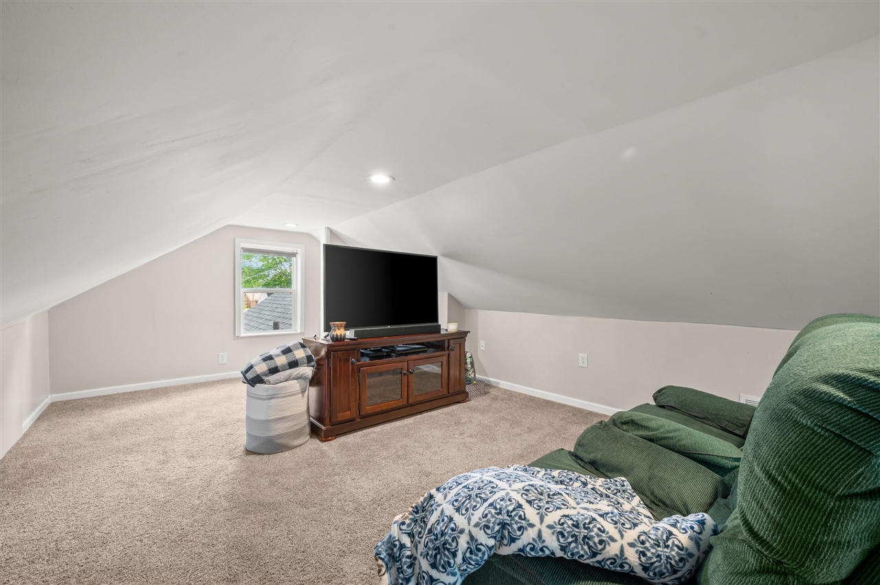 708 Roe Street Buchanan, MI 49107 - Photo 9 of 16