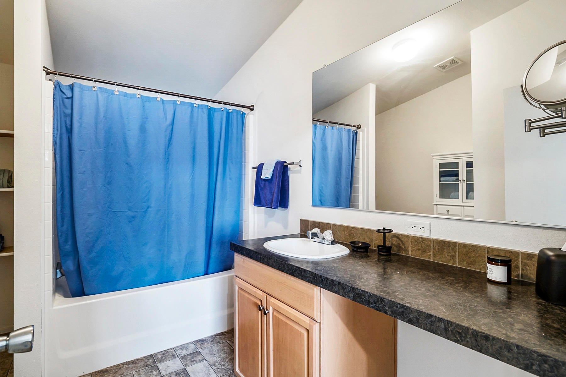 6637 Southwest Badger Road Terrebonne, OR 97760 - Photo 12 of 37 Master Bath