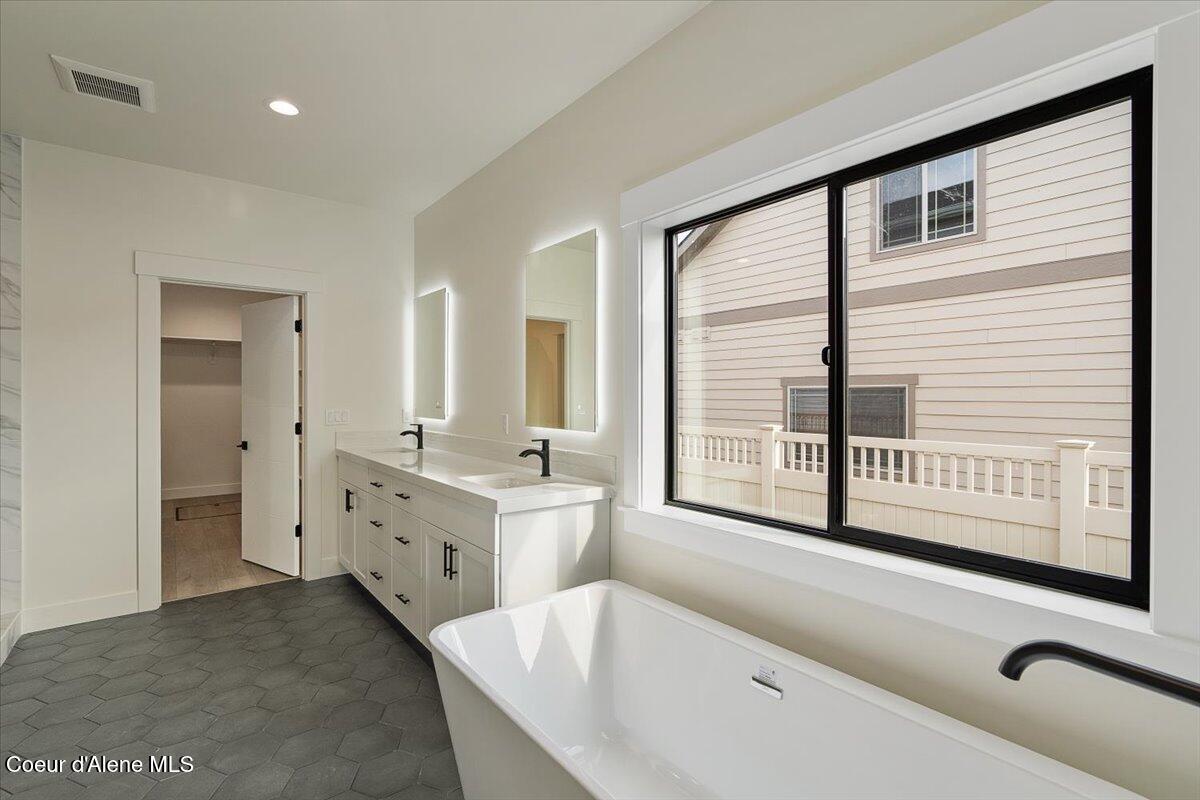 9262 Secretariat Lane Hayden, ID 83835 - Photo 24 of 47 Primary bathroom
