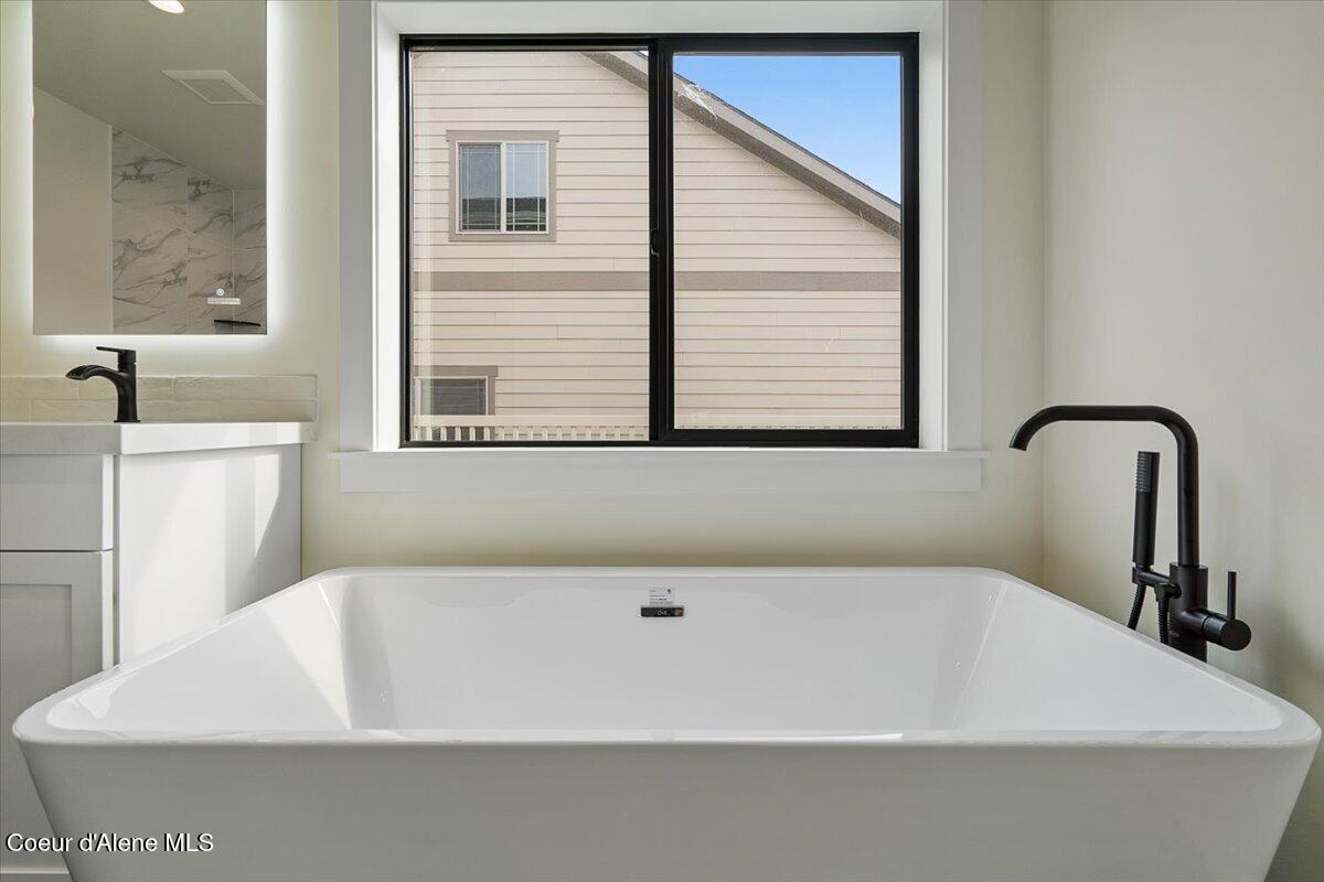 9262 Secretariat Lane Hayden, ID 83835 - Photo 25 of 47 Primary bathroom