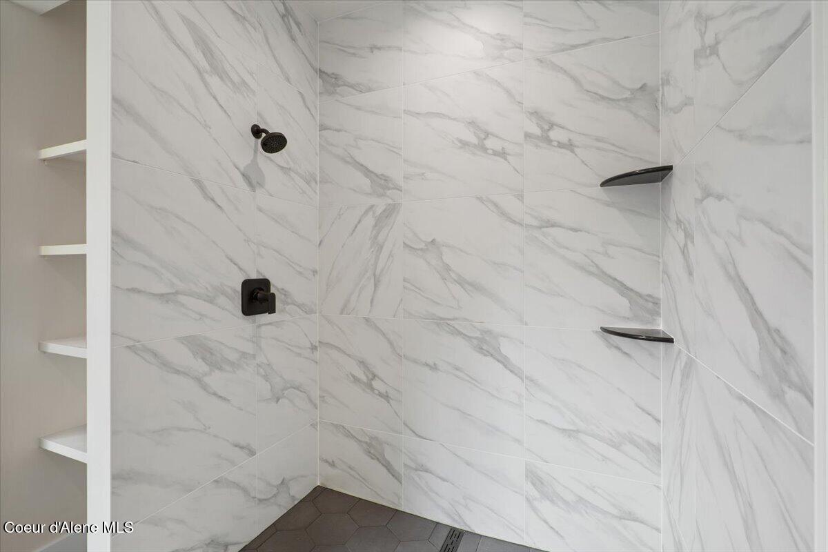 9262 Secretariat Lane Hayden, ID 83835 - Photo 26 of 47 Primary shower