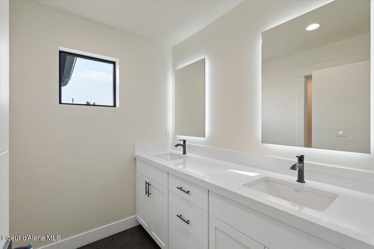 9262 Secretariat Lane Hayden, ID 83835 - Photo 34 of 47 Full bath upstairs