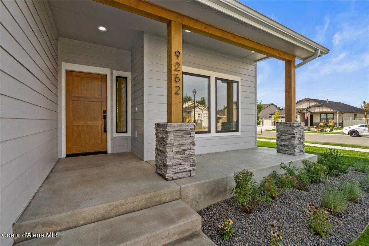 9262 Secretariat Lane Hayden, ID 83835 - Photo 4 of 47 Front entry