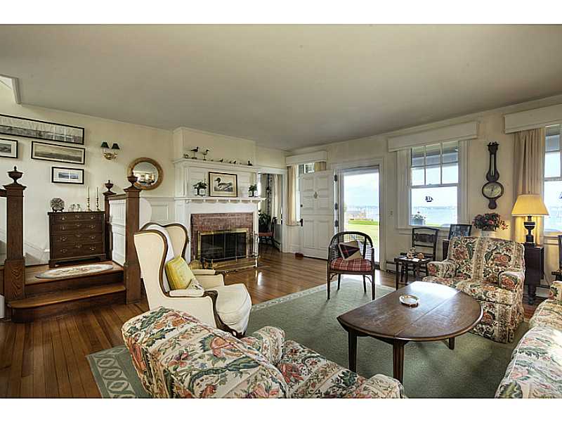 11 Alden Road Jamestown, RI 02835 - Photo 11 of 25 Living Room.