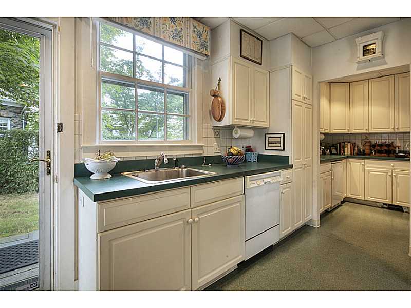 11 Alden Road Jamestown, RI 02835 - Photo 14 of 25 Kitchen.