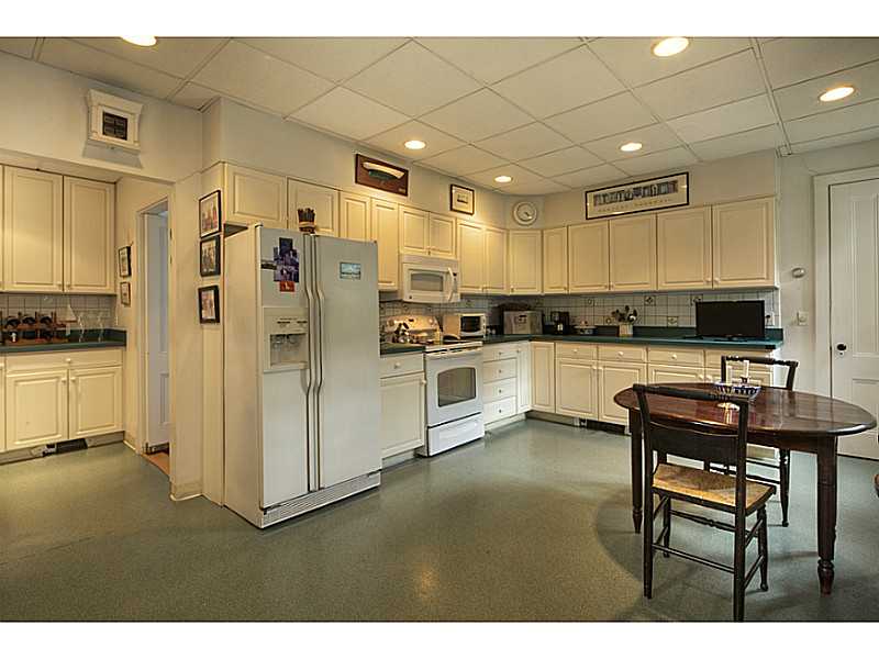 11 Alden Road Jamestown, RI 02835 - Photo 15 of 25 Kitchen.
