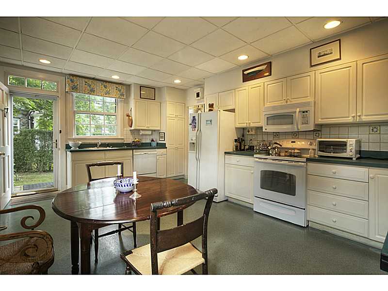 11 Alden Road Jamestown, RI 02835 - Photo 16 of 25 Kitchen.