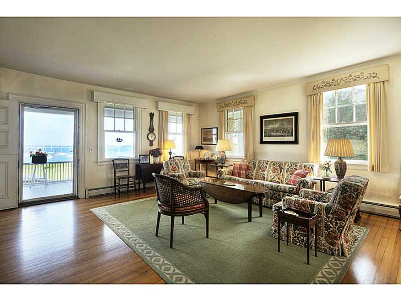 11 Alden Road Jamestown, RI 02835 - Photo 8 of 25 Living Room.