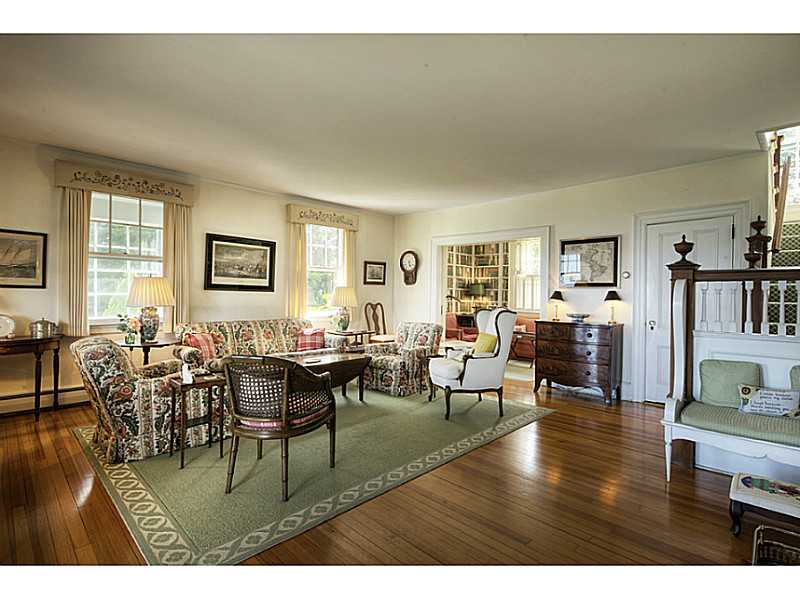11 Alden Road Jamestown, RI 02835 - Photo 10 of 25 Living Room.