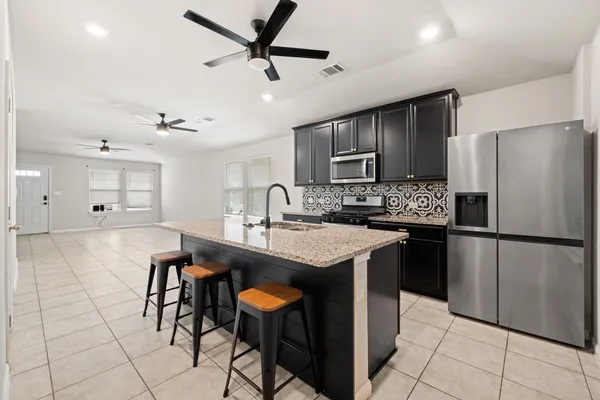 $1,800 | 202 Low Bramble Drive, Hutto, TX 78634