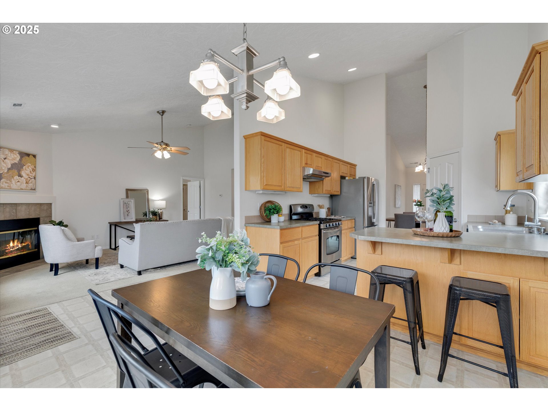1237 Mt View Lane Molalla, OR 97038 - Photo 11 of 36 Kitchen/Living Room