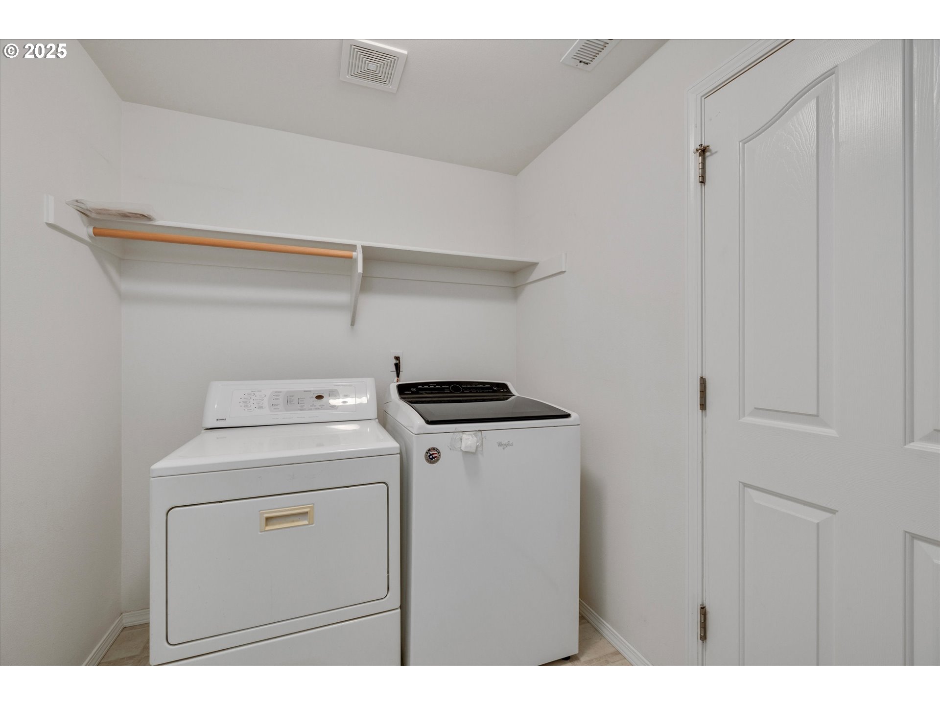 1237 Mt View Lane Molalla, OR 97038 - Photo 20 of 36 Laundry