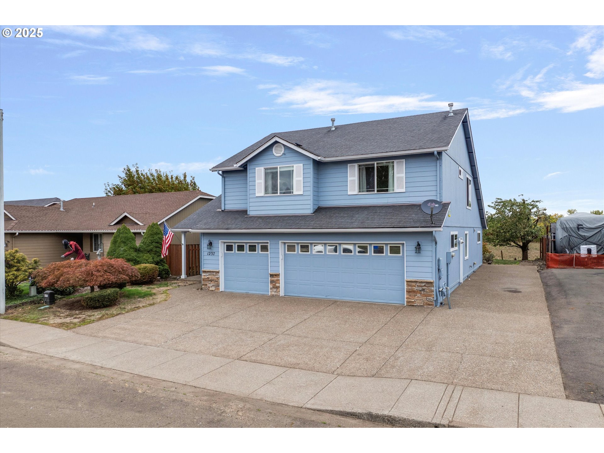 1237 Mt View Lane Molalla, OR 97038 - Photo 2 of 36 Exterior