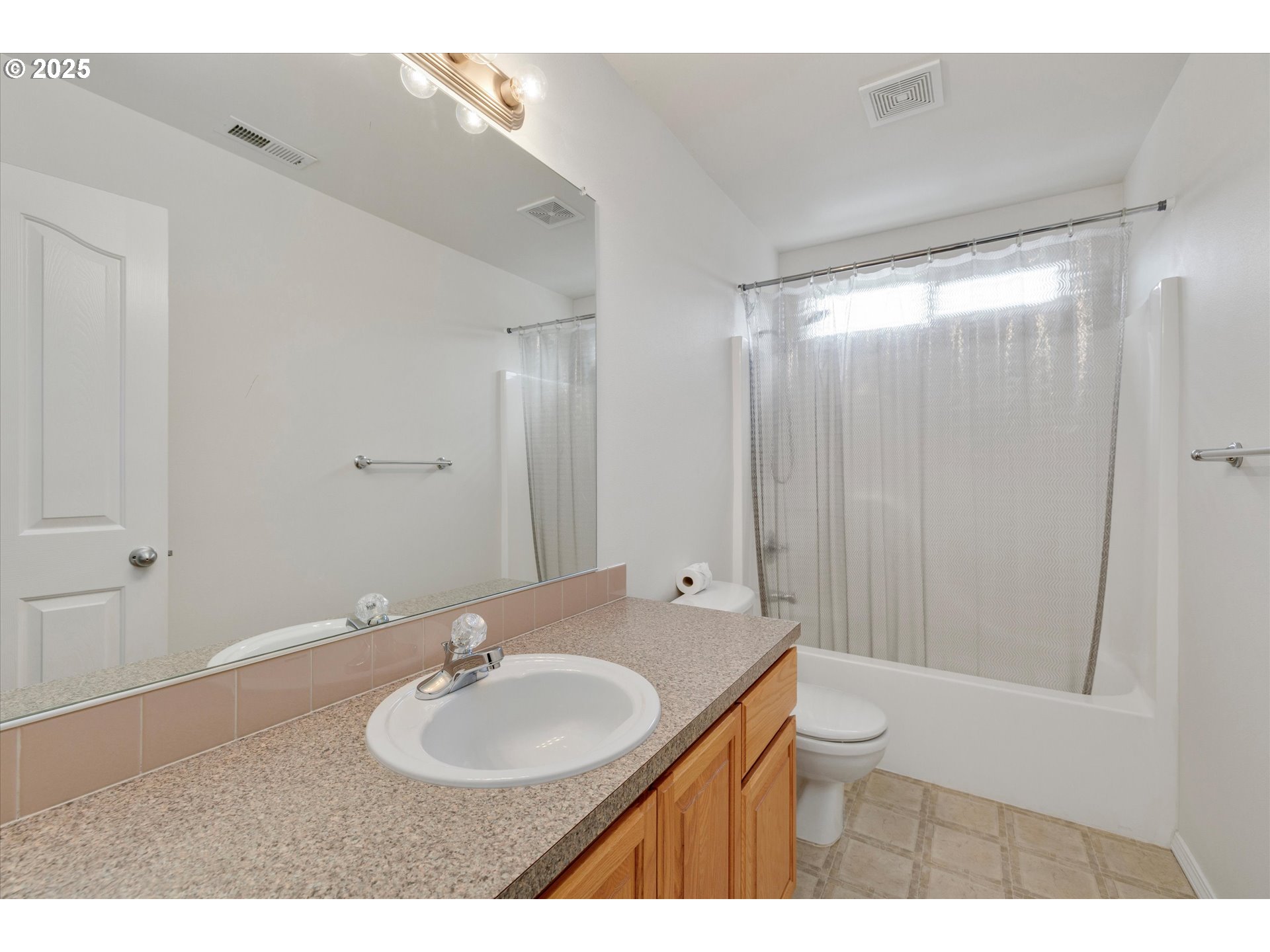 1237 Mt View Lane Molalla, OR 97038 - Photo 26 of 36 Bathroom