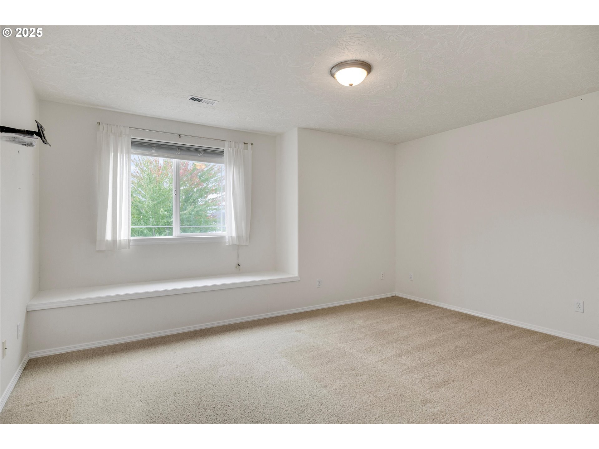 1237 Mt View Lane Molalla, OR 97038 - Photo 27 of 36 Bedroom