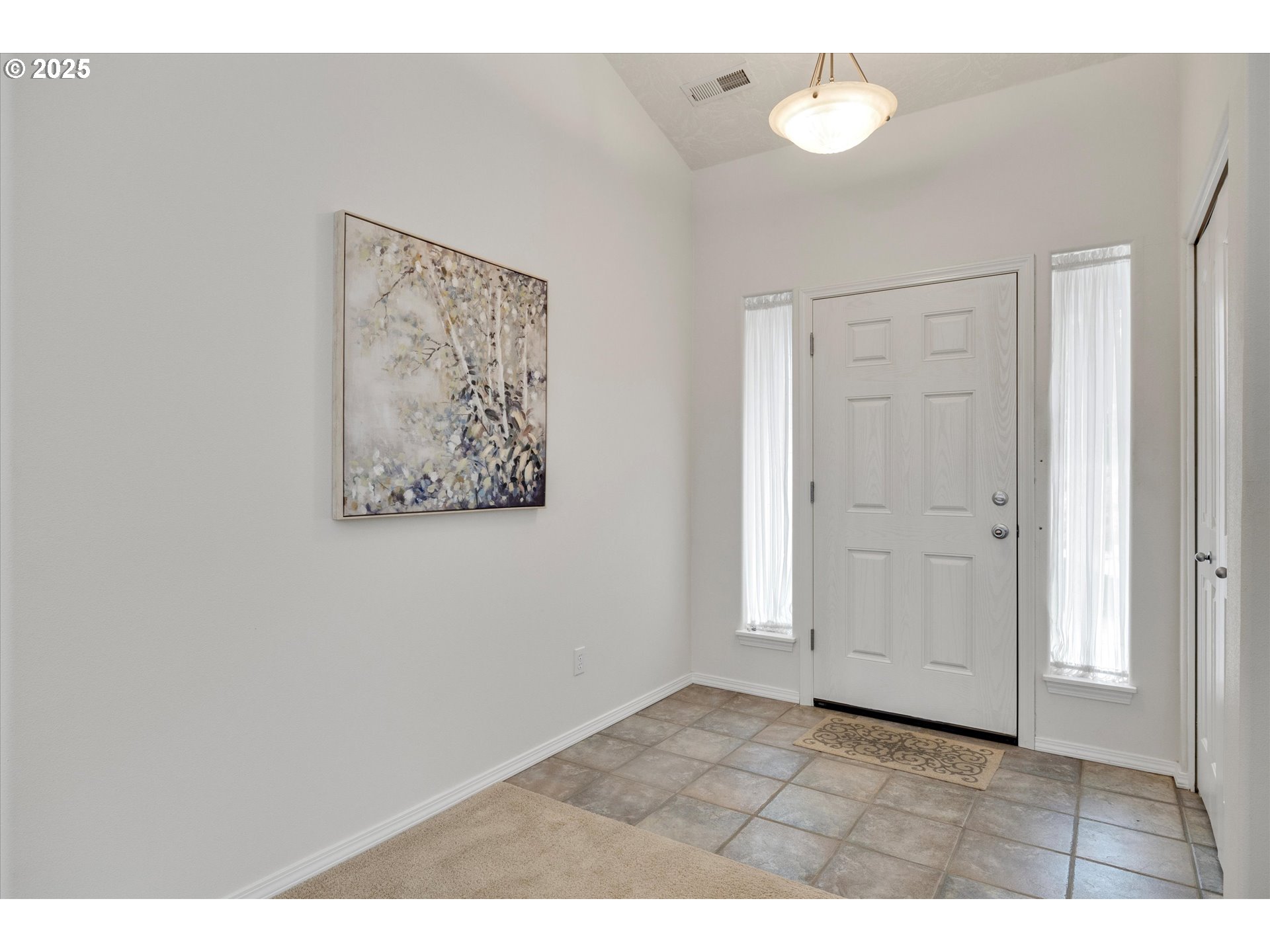1237 Mt View Lane Molalla, OR 97038 - Photo 3 of 36 Entrance/Foyer