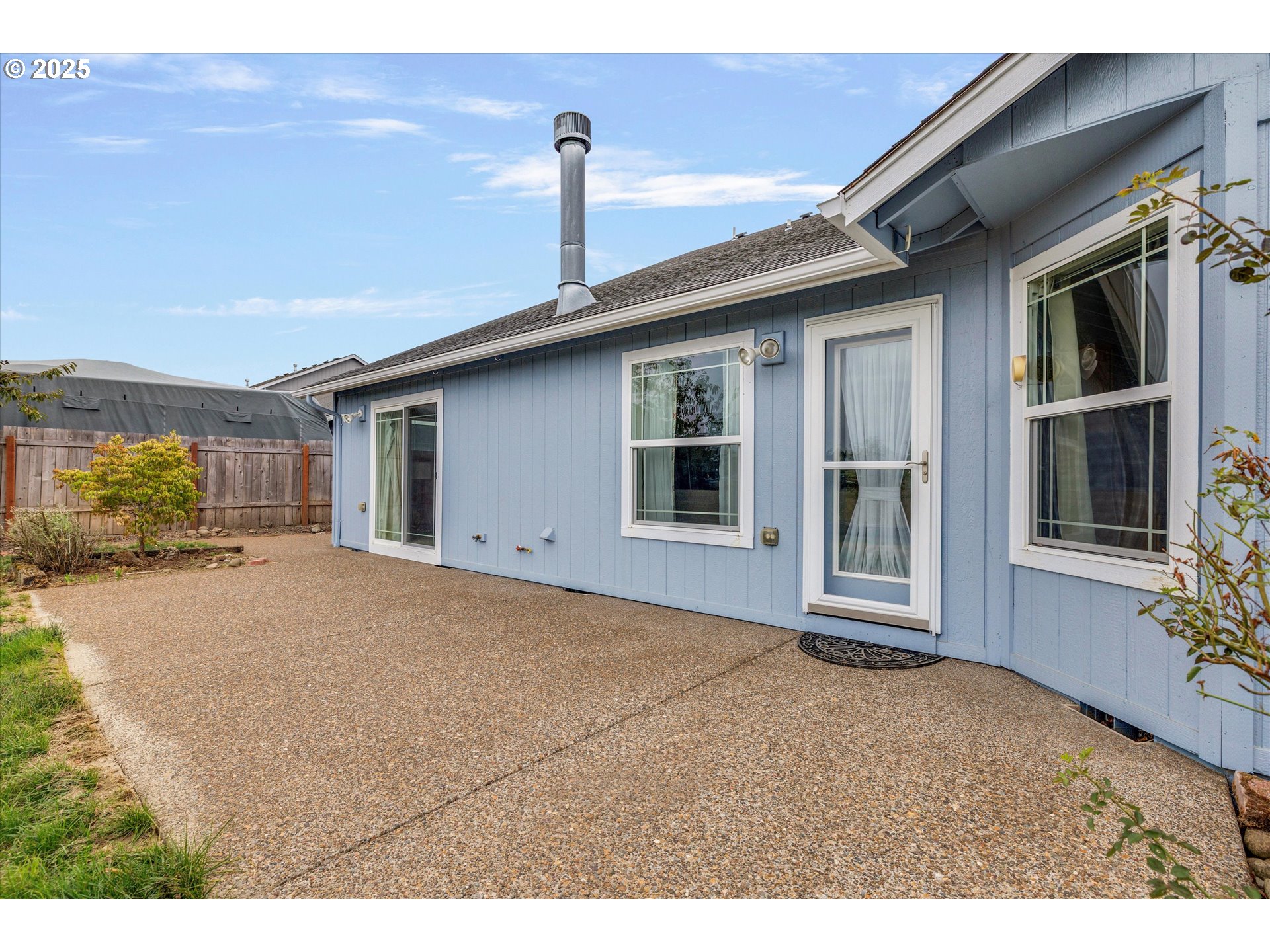 1237 Mt View Lane Molalla, OR 97038 - Photo 31 of 36 Patio