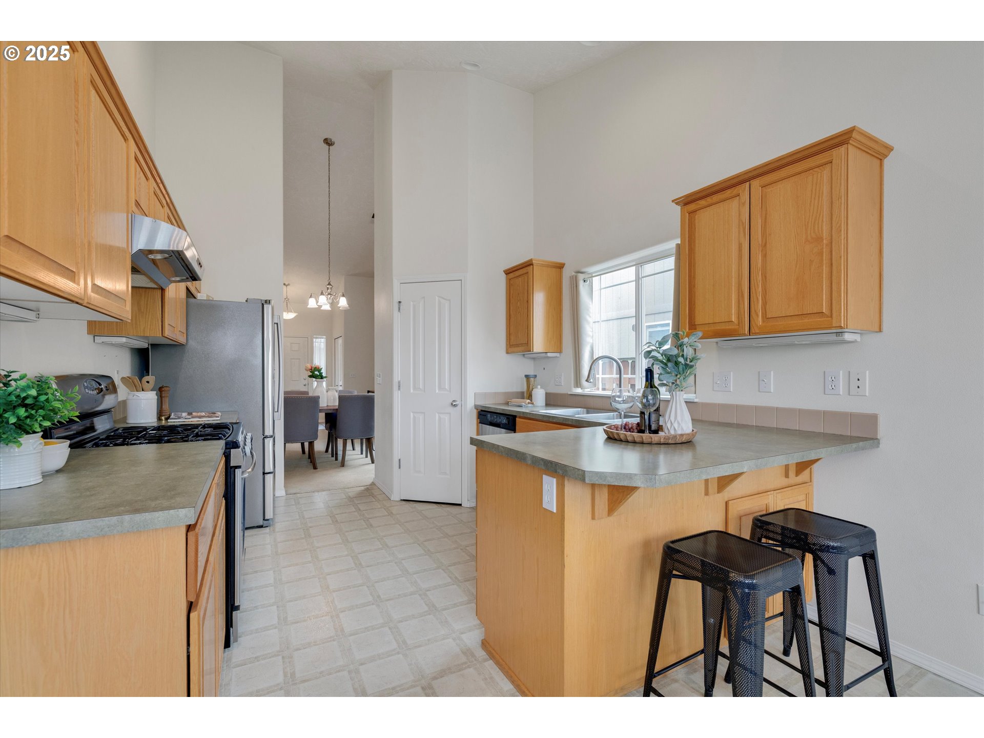 1237 Mt View Lane Molalla, OR 97038 - Photo 8 of 36 Kitchen