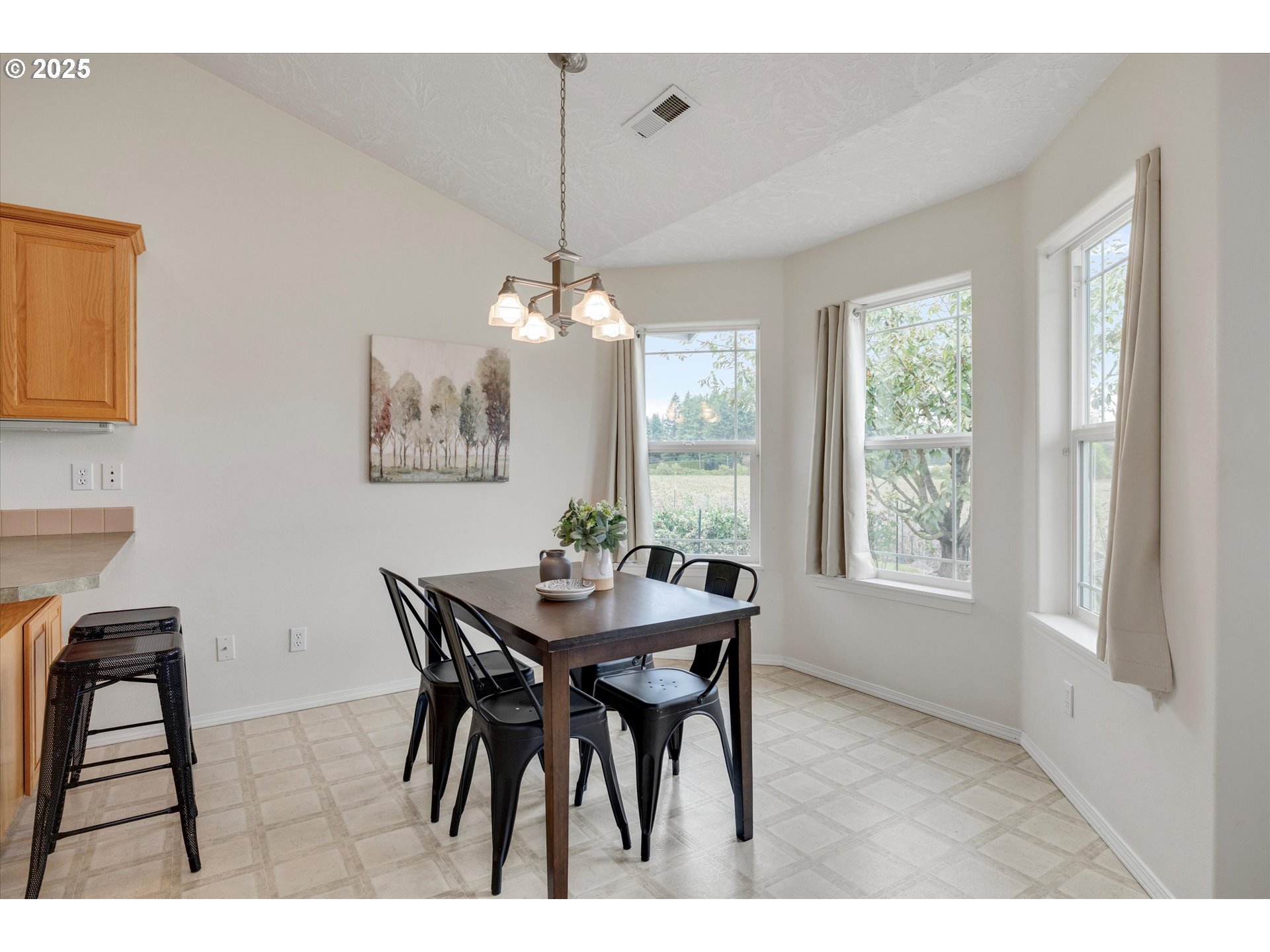 1237 Mt View Lane Molalla, OR 97038 - Photo 10 of 36 Kitchen/Nook