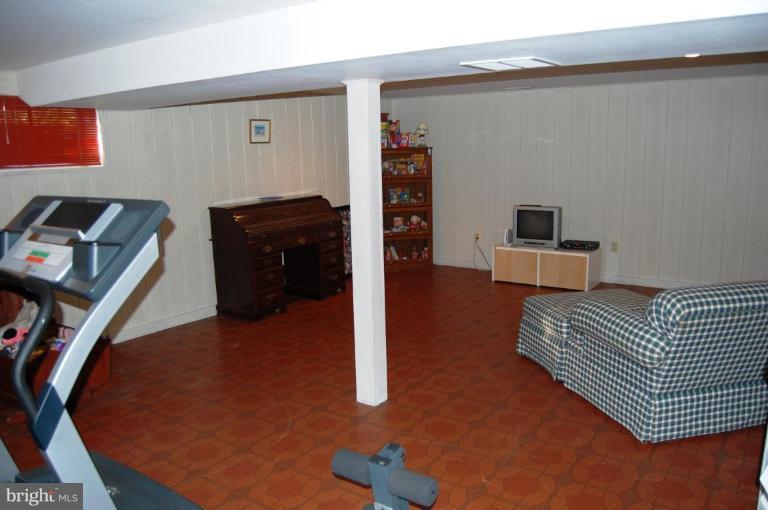8263 Toll House Road Annandale, VA 22003 - Photo 22 of 24 a bedroom with furniture and a window