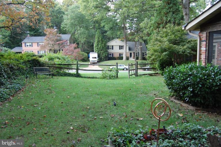 8263 Toll House Road Annandale, VA 22003 - Photo 5 of 24 a garden view with a sitting space