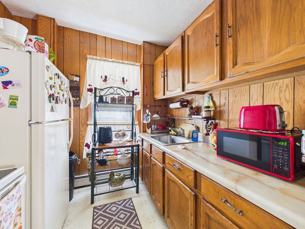 304 Cambridge Street Fall River, MA 02721 - Photo 10 of 16