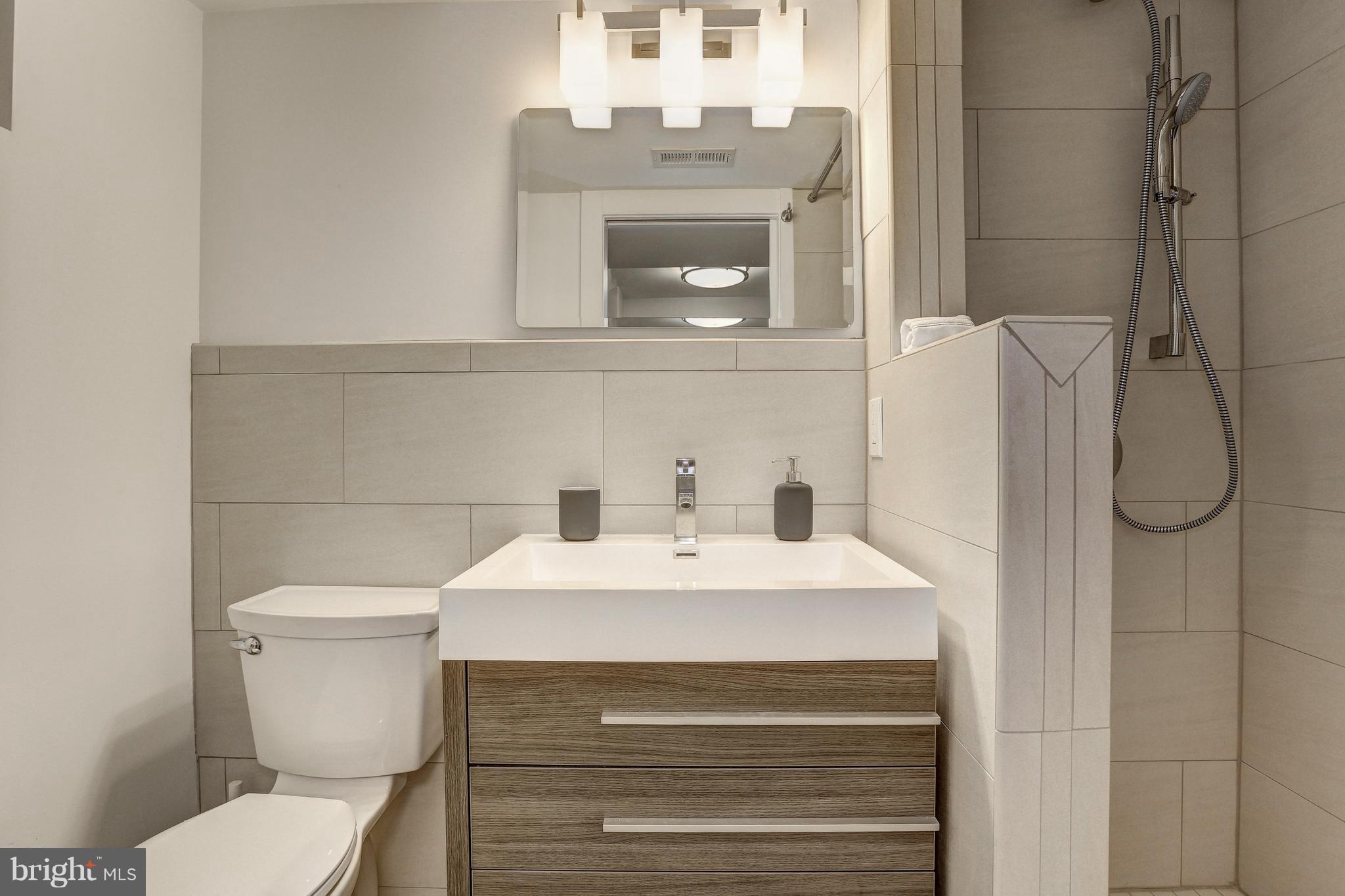 5911 Cobalt Road Bethesda, MD 20816 - Photo 22 of 27 Modern full BA w/ tiled shower
