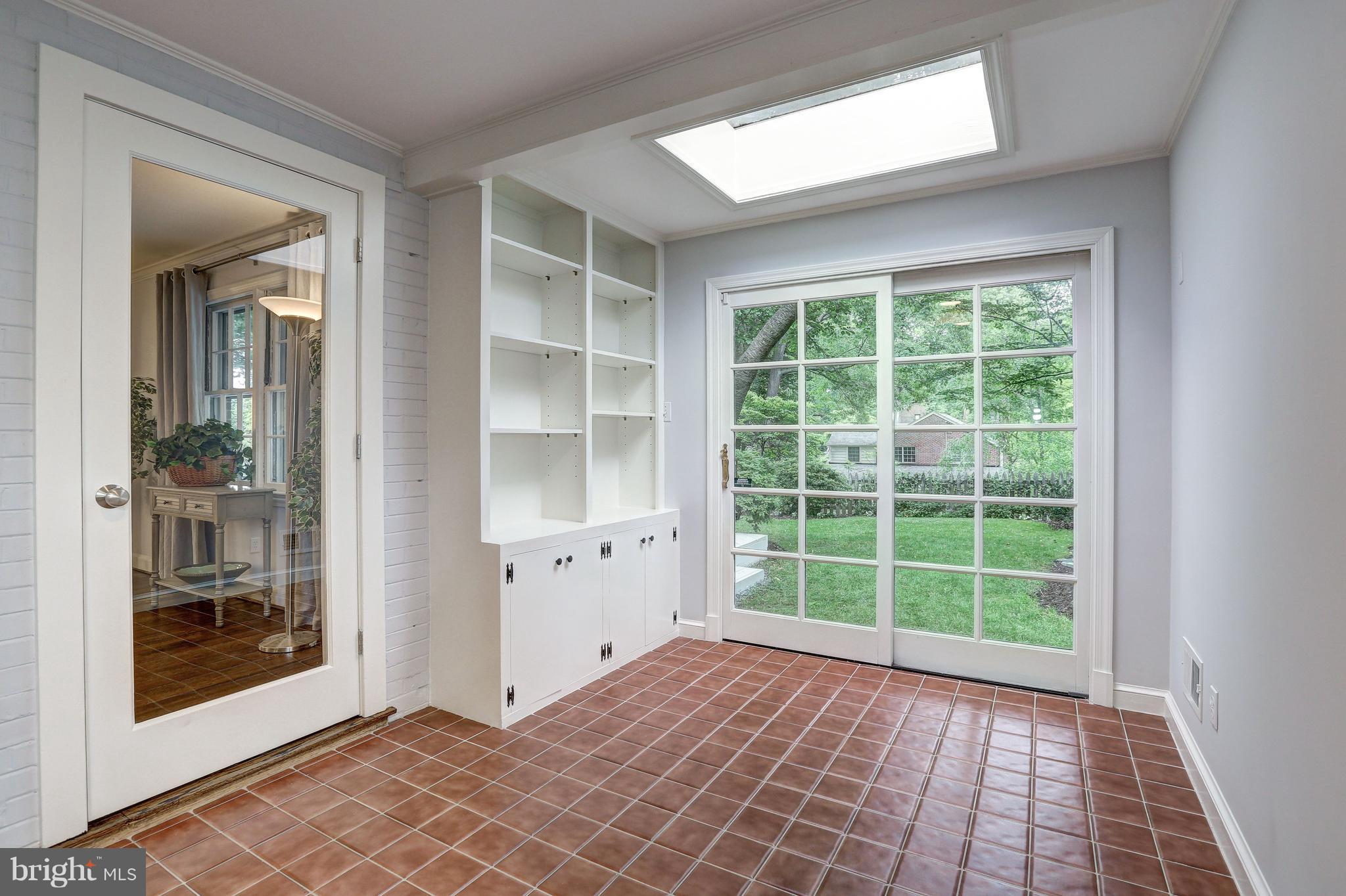 5911 Cobalt Road Bethesda, MD 20816 - Photo 4 of 27 Office/study w/ skylight & sliding glass door