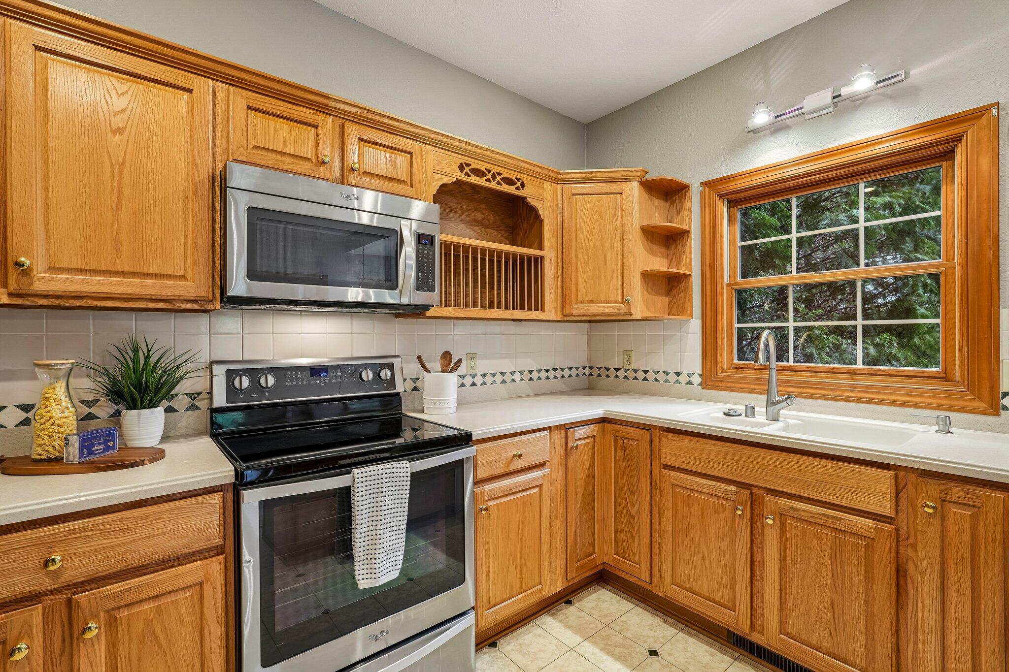 398 Oneida Street Delafield, WI 53018 - Photo 24 of 53 Newer stainless appliances